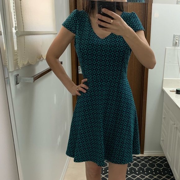 Cute retro style dress - Picture 3 of 7